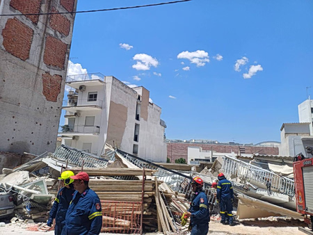 Συναγερμός στα Πετράλωνα: Κατέρρευσε πολυκατοικία κατά τη διάρκεια εργασιών – Πληροφορίες για 4 εγκλωβισμένους