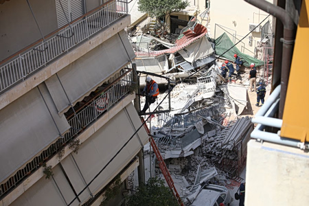 Πετράλωνα: Γιατί έπεσε η πολυκατοικία – Οι πρώτες εκτιμήσεις