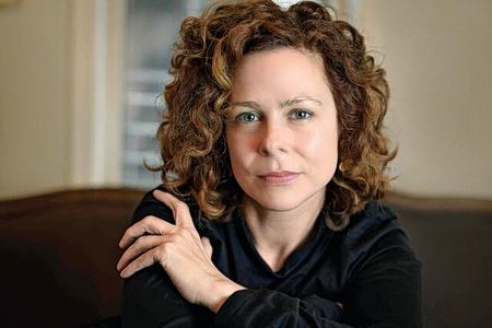 Cat Bohanon: «Ενας γιατρός δυσκολεύεται να πιστέψει τον πόνο μιας γυναίκας όχι μόνο λόγω σεξισμού, αλλά και επειδή η έρευνα έχει τεράστια κενά»