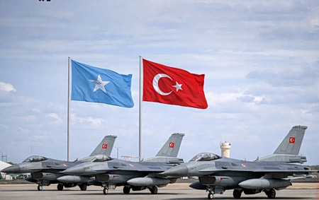 Ο Ερντογάν «προελαύνει» στην Αφρική: Τα F-16 στη Σομαλία, τα ενεργειακά deals, το παρασκήνιο