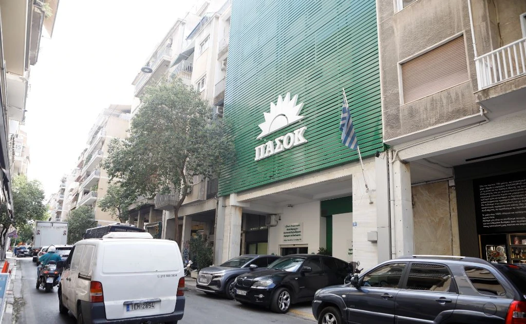 ΠαΣοΚ: Αποδόμηση του sucess story της κυβέρνησης, μάχη σε τρία μέτωπα