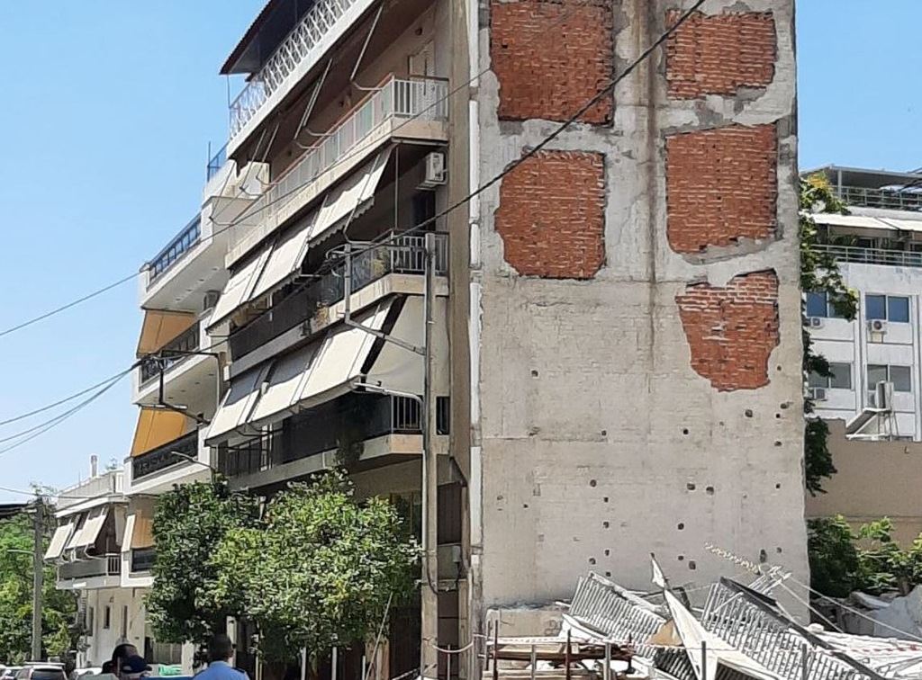 Πετράλωνα: Εκκενώθηκε η διπλανή πολυκατοικία – Στιγμές αγωνίας για τους κατοίκους