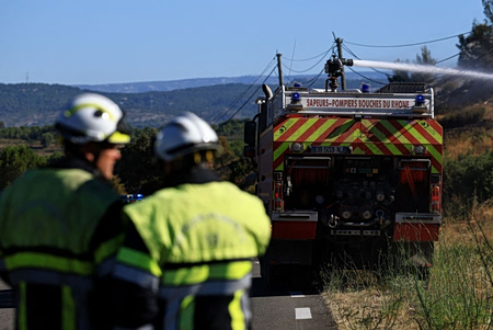 Μετά τον καύσωνα η νότια Γαλλία φλέγεται από πυρκαγιές – Προειδοποιήσεις για νέες υψηλές θερμοκρασίες