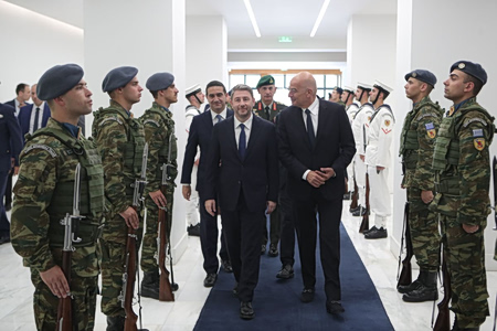 Παρέμβαση Ανδρουλάκη για τα εθνικά θέματα: Το παρασκήνιο των συναντήσεων με Δένδια, Γεραπετρίτη