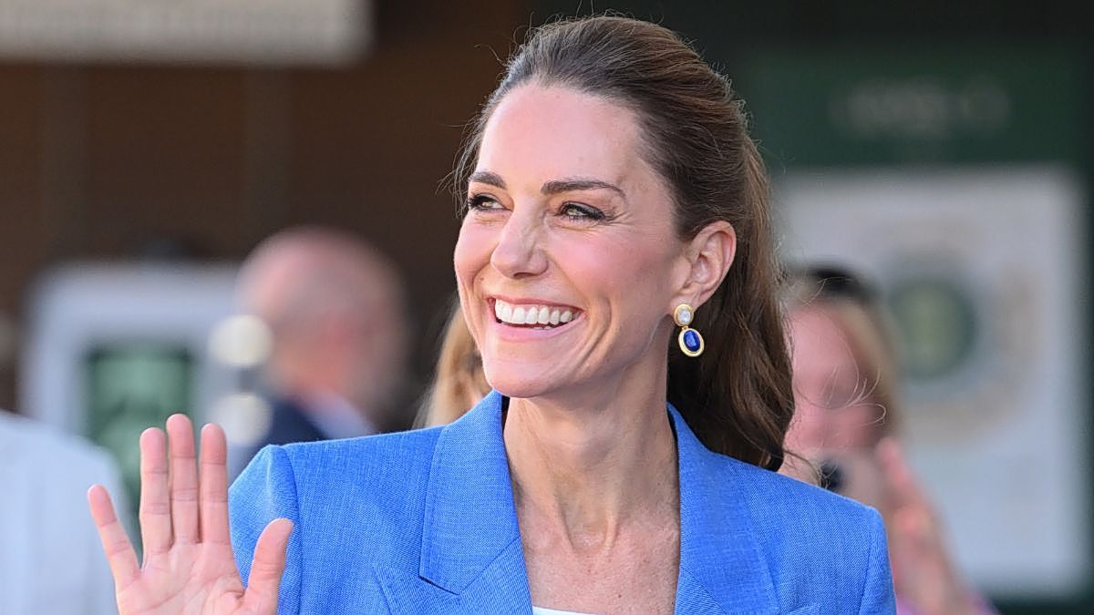 Kate Middleton: Η πιο κομψή εμφάνιση του φετινού Wimbledon ήρθε με ένα εντυπωσιακό μπλε κοστούμι