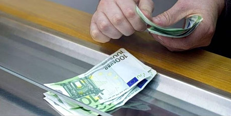 Καταθέσεις: Αυξάνονται καθώς τα αμοιβαία κεφάλαια υποχωρούν
