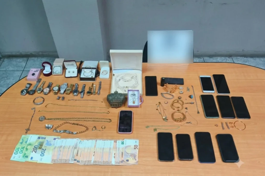 Συμμορία «άδειαζε» κοσμηματοπωλεία στην Αττική – Λεία 370.000 ευρώ και 9 συλλήψεις