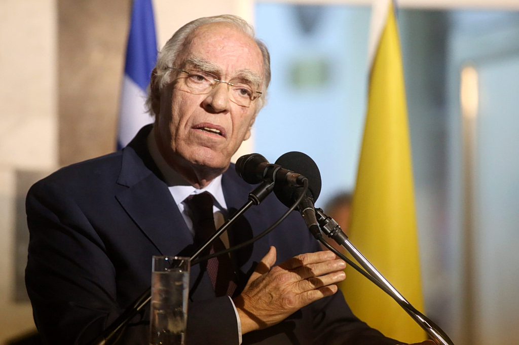 Για τον Βασίλη Λεβέντη