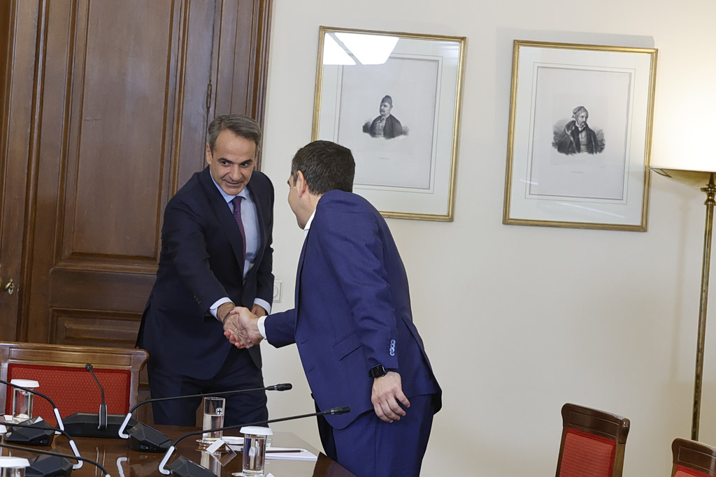 Δημοσκόπηση: «Σε λάθος κατεύθυνση η χώρα», αποτίμηση για κυβερνήσεις Μητσοτάκη – Τσίπρα