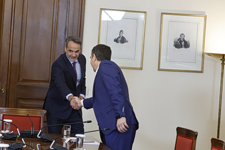 Δημοσκόπηση: «Σε λάθος κατεύθυνση η χώρα», αποτίμηση για κυβερνήσεις Μητσοτάκη – Τσίπρα