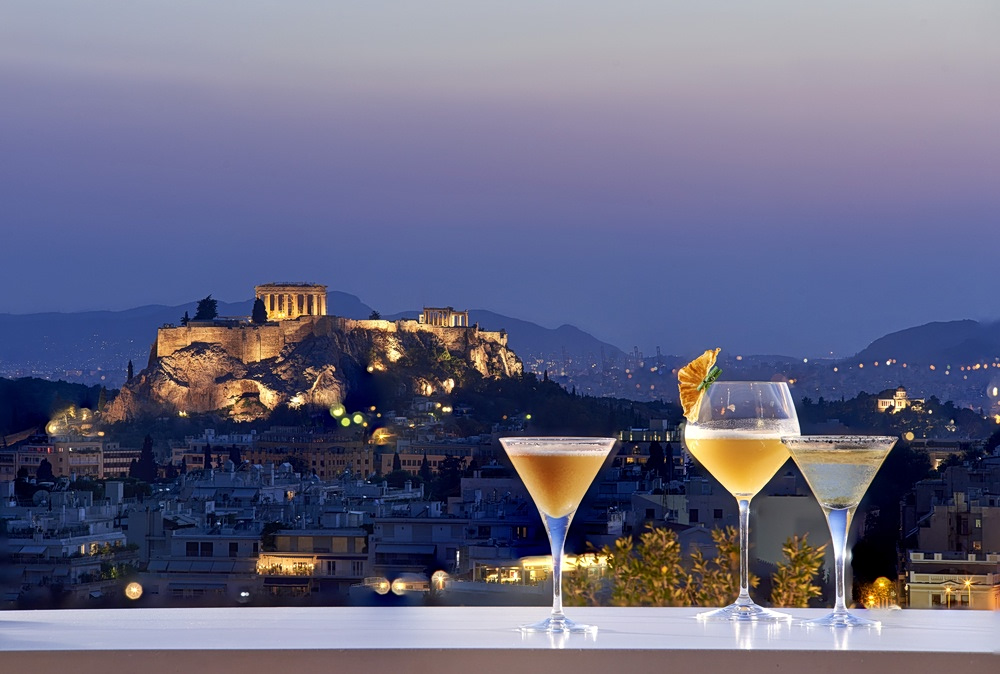 Κοκτέιλ, υψηλή γαστρονομία και μουσικές στις 10 πιο όμορφες ταράτσες με θέα του κέντρου