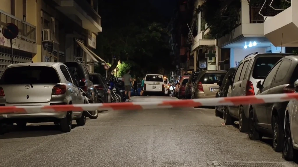 Παγκράτι: Τι εξετάζουν οι Αρχές για τη σορό που βρέθηκε τυλιγμένη σε σεντόνια