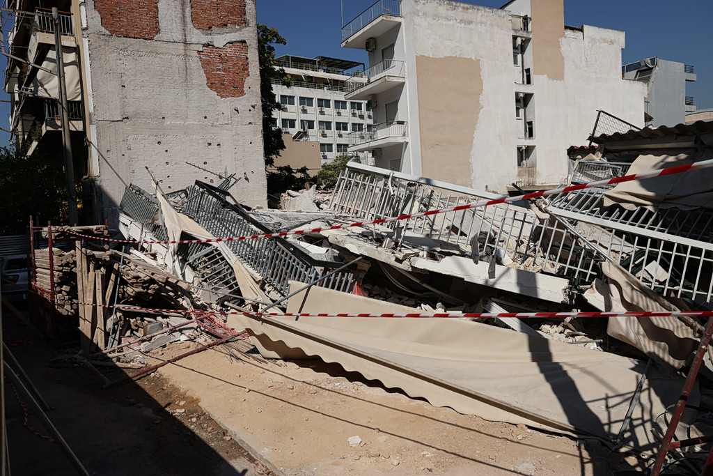 Πετράλωνα: Εισαγγελική παρέμβαση για την κατάρρευση πολυκατοικίας – Μπλόκο στις έρευνες, λόγω γραφειοκρατίας για τα μπάζα