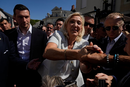 Η Λεπέν ξεκινά προεκλογική εκστρατεία μετά την καταδίκη – «Παίζει τα ρέστα της» για το 2027