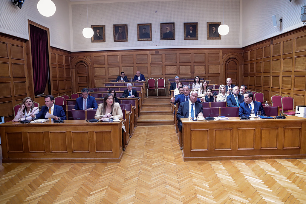 Ακροβασίες της ΝΔ για να μην έρθουν Ντίλιαν, Δημητριάδης – Αποχώρησε ΠαΣοΚ, ΚΚΕ και ΣΥΡΙΖΑ