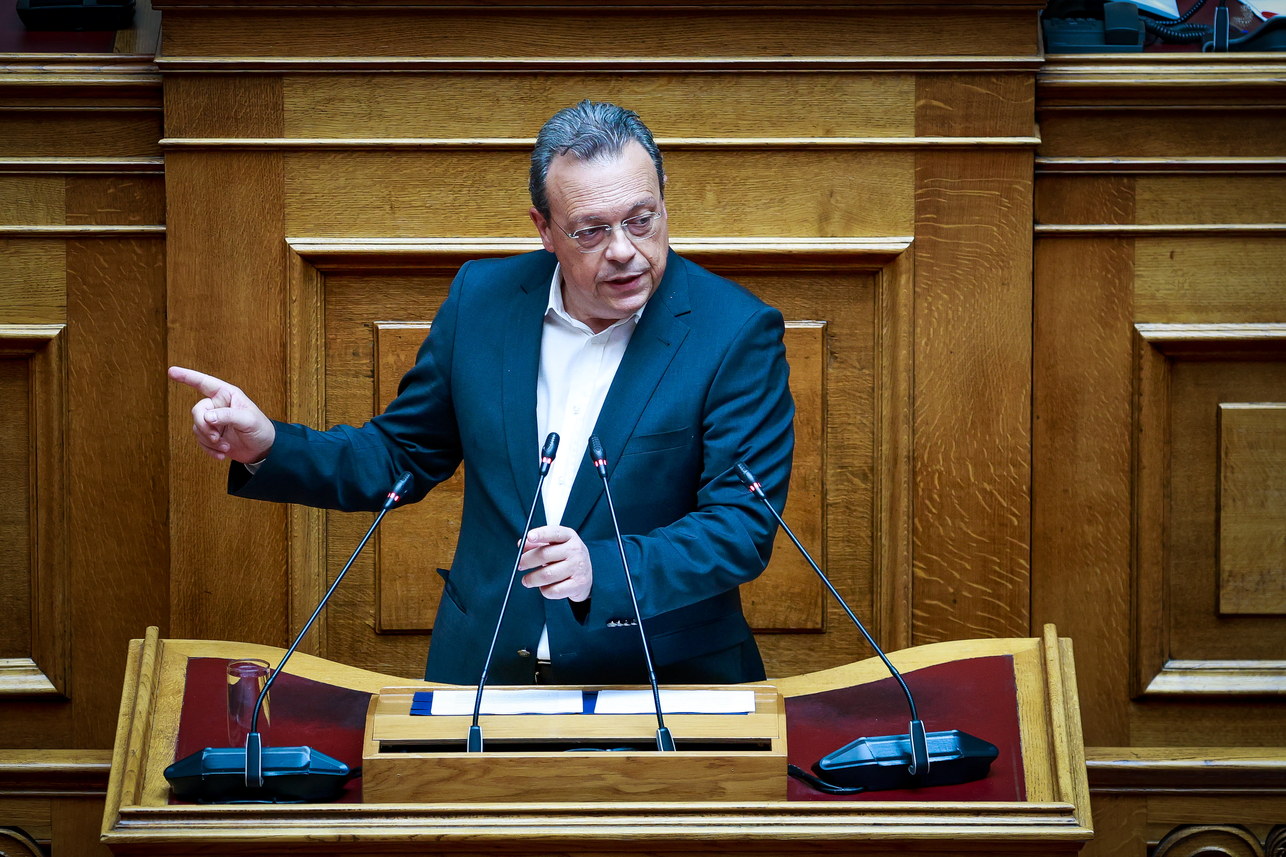 Άνοιξε ο δρόμος για νέο κύμα παραιτήσεων