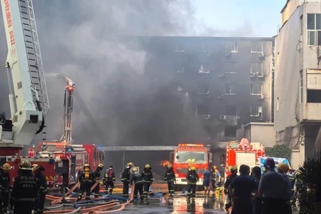 Κίνα: Τουλάχιστον 28 νεκροί από φονική πυρκαγιά σε εργοστάσιο παπουτσιών
