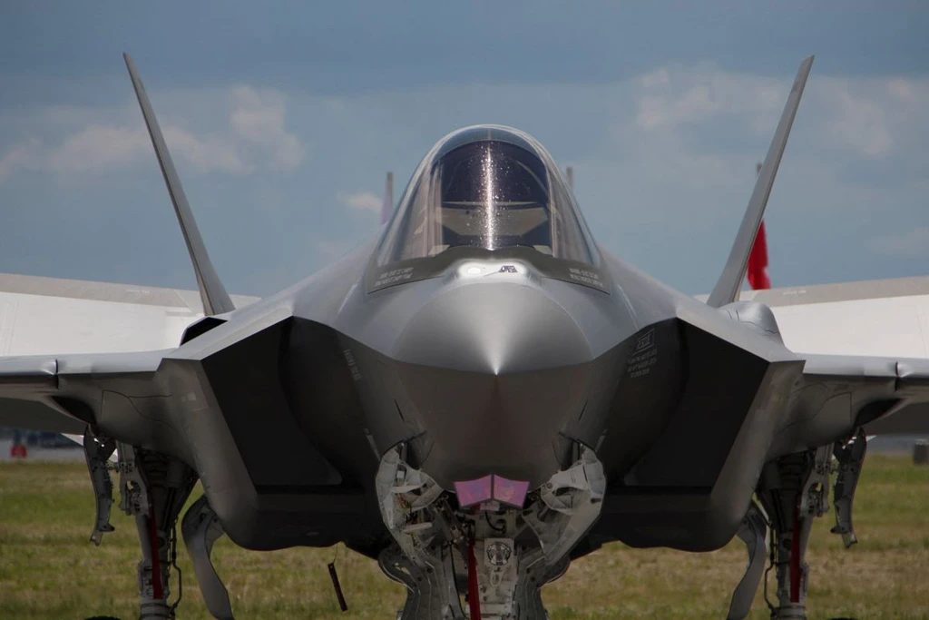 Hürriyet: Η μεταβίβαση των S-400 σε χώρα του Κόλπου θα «ξεμπλοκάρει» τα F-35
