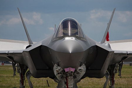 Hürriyet: Η μεταβίβαση των S-400 σε χώρα του Κόλπου θα «ξεμπλοκάρει» τα F-35