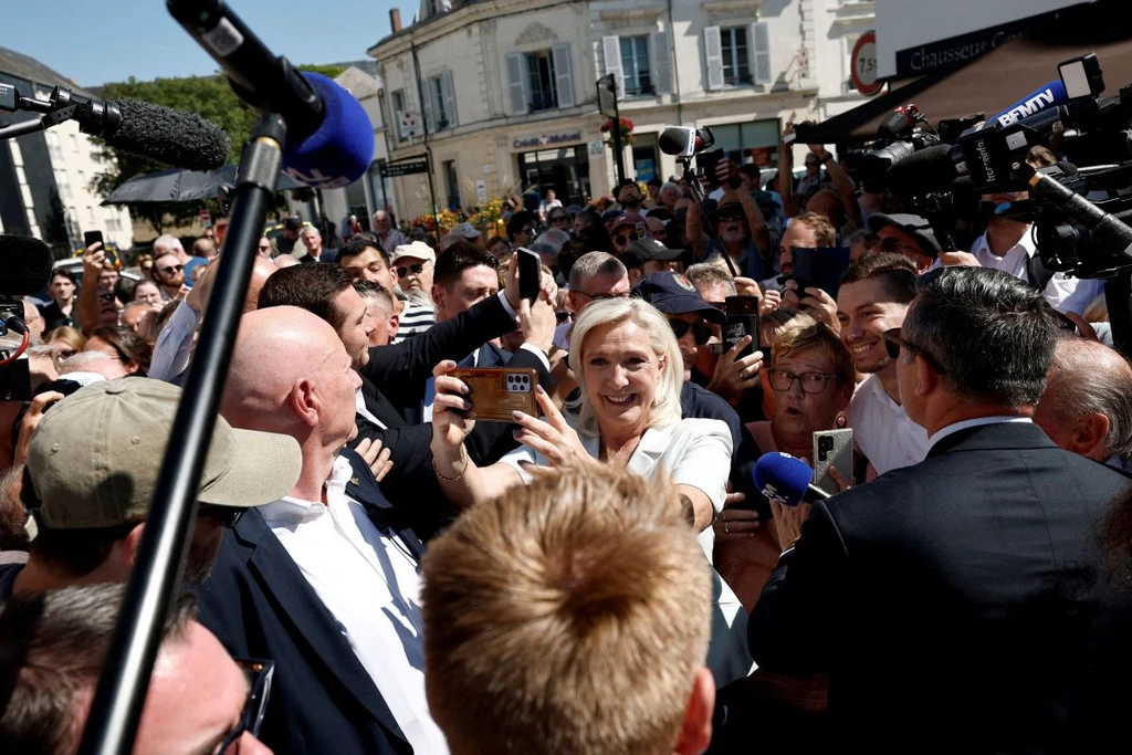 Η Λεπέν φαβορί για το Μέγαρο των Ηλυσίων παρά την καταδίκη – Τι δείχνουν οι νέες δημοσκοπήσεις