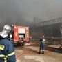 Φωτιά στον Ασπρόπυργο: Οχτώ τραυματίες, συναγερμός για δεξαμενή προπανίου