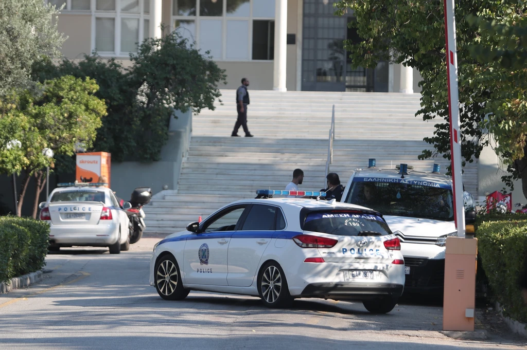 Εβαλε τη φωτιά στο Σισμανόγλειο πιθανόν με τσιγάρο και έφυγε: Προσήχθη από τη ΔΙ.ΑΣ ο 72χρονος