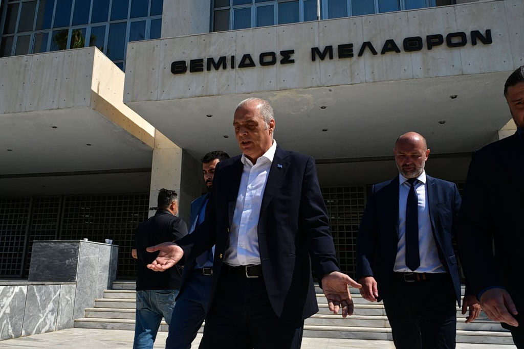 Στη Βουλή η αναφορά Βελόπουλου για τους ποινικούς κώδικες