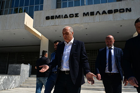 Στη Βουλή η αναφορά Βελόπουλου για τους ποινικούς κώδικες
