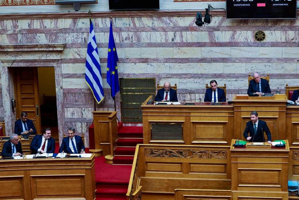 Βουλή: Μάχη Μητσοτάκη – Ανδρουλάκη για την ακρίβεια
