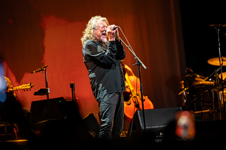 Robert Plant στον Λυκαβηττό: Oι θρύλοι δεν ζουν μόνο από το παρελθόν