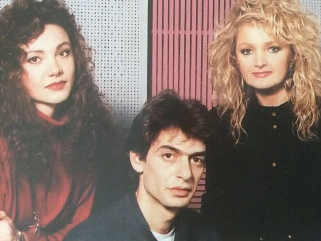 H Bonnie Tyler επισκεπτόταν συχνά την Ελλάδα- Η κοινή λήψη με τη Σοφία Αρβανίτη και το Μιχάλη Ρακιντζή από τα ’90s