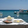 8 νησιά του Αιγαίου που αξίζει να επισκεφθείτε για την κουζίνα τους