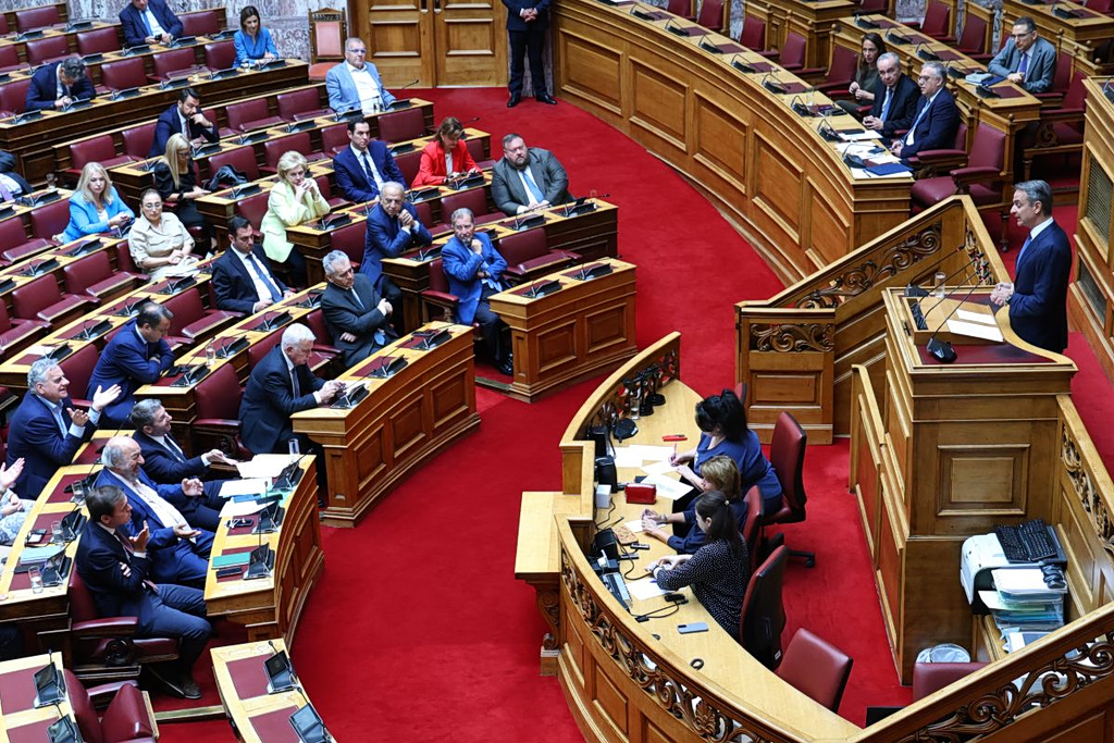 Κόντρα Μητσοτάκη-Ανδρουλάκη για την ακρίβεια: Οι «πολιτικοί Λάζαροι» και τα «μπακάλικα» της Χ. Τρικούπη