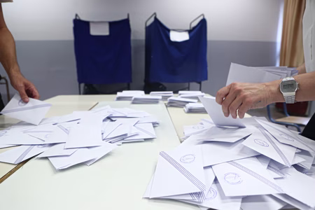 Δημοσκόπηση: Η πτώση εμπιστοσύνης των πολιτών, το μήνυμα στο Μαξίμου, η δυναμική Σαμαρά