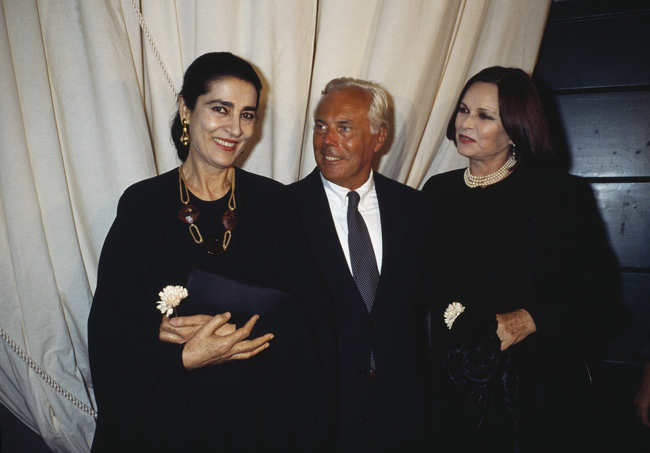 Style Icons: Ο φακός συλλαμβάνει την Ειρήνη Παπά δίπλα στον Giorgio Armani σε δεξίωση το 1990