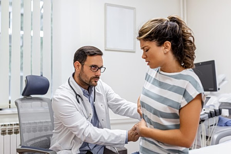 Ηπατίτιδα C: Η «σιωπηλή» νόσος που θεραπεύεται, αλλά χιλιάδες Έλληνες δεν ξέρουν ότι την έχουν