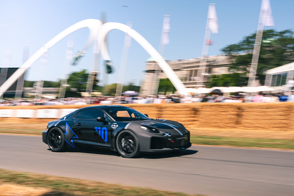 Alpine A110 Future: Πρώτα χιλιόμετρα προς το ηλεκτρικό μέλλον
