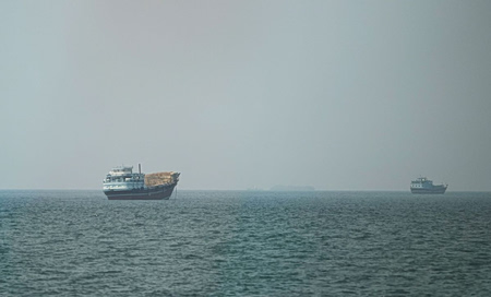 Σκληρή γραμμή από Τραμπ για Στενά: Επαναφέρει τον ναυτικό αποκλεισμό και ζητά 20% για διέλευση