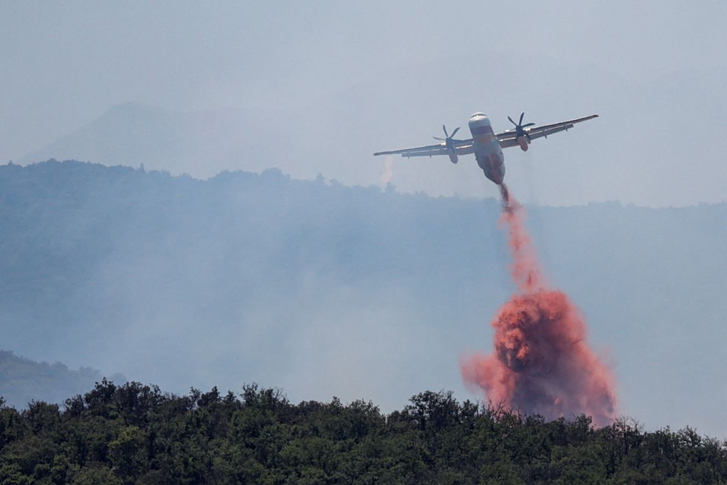 Συναγερμός στη Γαλλία από φωτιά στο Φονταινεμπλό – Η Ευρώπη μετρά τις πληγές της από τον καύσωνα