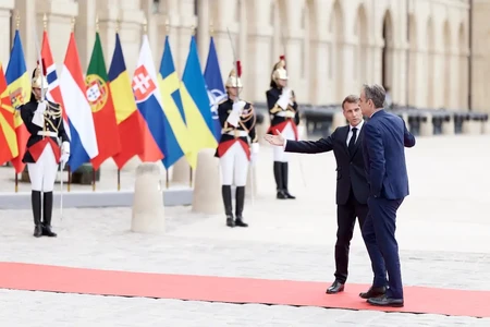 Παρίσι: Στήριξη στην Ουκρανία και ευρωπαϊκή ασφάλεια στο επίκεντρο της Συνόδου των Προθύμων – Σύντομη συνάντηση Μητσοτάκη – Μακρόν