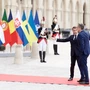 Παρίσι: Στήριξη στην Ουκρανία και ευρωπαϊκή ασφάλεια στο επίκεντρο της Συνόδου των Προθύμων – Σύντομη συνάντηση Μητσοτάκη – Μακρόν
