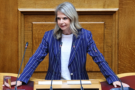 Επιστολή της Μ. Αποστολάκη προς τον Γ. Στουρνάρα για τα «χρυσά» ασφάλιστρα υγείας
