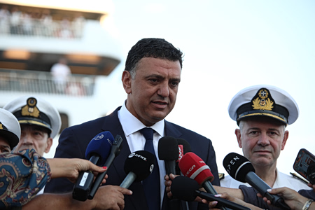 Βασίλης Κικίλιας από το λιμάνι του Πειραιά: «Η ασφάλεια είναι πάνω απ’ όλα»