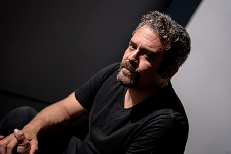 Πυγμαλίωνας Δαδακαρίδης: Η νέα παράσταση που δεν έχει ανέβει ποτέ στην Ελλάδα και ο Ρόμπερτ Ντάουνι Τζούνιορ