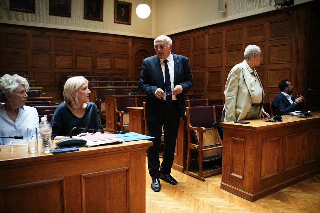 «Πένθιμο» το κλίμα στην ΚΟ ΣΥΡΙΖΑ – Σάββατο η εκλογή προέδρου, μάχη Δούρου-Πολάκη