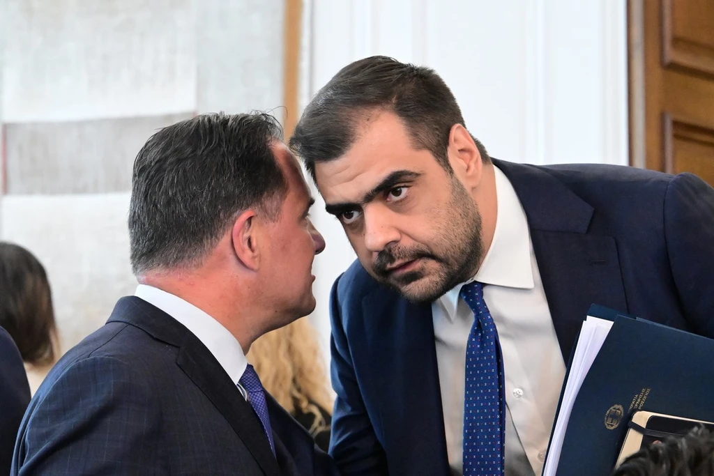Το «άδειασμα» του «μαρτυριάρη» Άδωνη