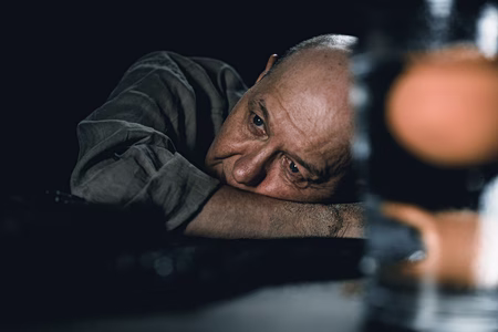 «Η μάνα μου με πέταξε στη θάλασσα»: Ο Θέμης Πάνου ξεπερνά τα όρια του ρόλου του