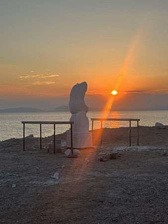 Εκεί όπου το μάρμαρο συναντά τη θάλασσα – Η Γλυφάδα φιλοξενεί το 1ο Συμπόσιο Γλυπτικής