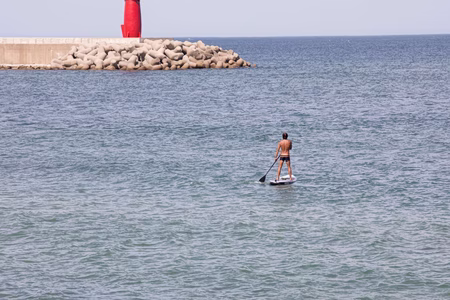 SUP, ρακέτες, ελεύθερο κάμπινγκ: Τι ισχύει στις παραλίες, τα πρόστιμα