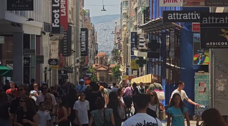 Κυριακή με ανοιχτά καταστήματα – Πολύ αυξημένη η κίνηση σε Ερμού – Αιόλου παρά τον καύσωνα